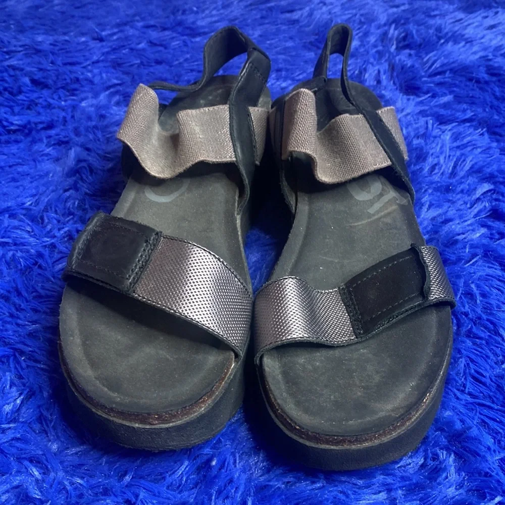 OTBT Off the Beaten Trail Pewter Gray Black Platform Sandals Size 9.5